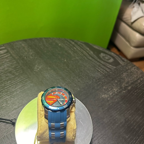 NWT Superman Invicta Watch with hard case and gift box - Picture 7 of 16